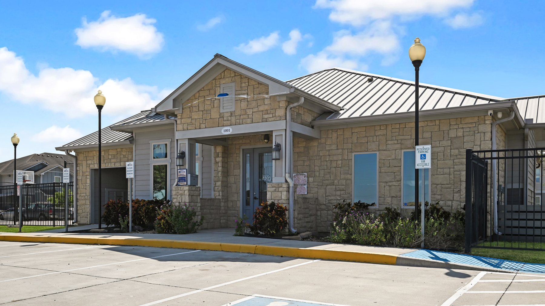 Leasing information for Riverside Village